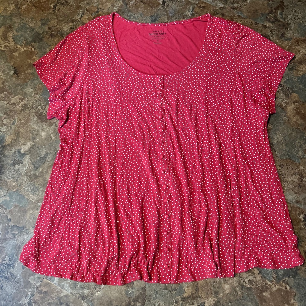 Torrid Super Soft Knits Short Sleeve Shirt Womens Size 5 Red Polka Dot Buttons